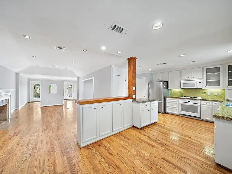 3115 Glen Haven Blvd — Photo 3