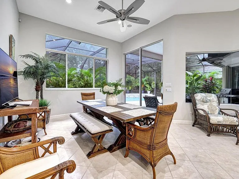 7602 Greenbrier Cir — Photo 9