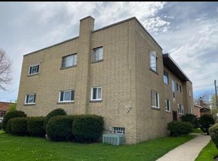8302 Christiana Ave #2W, Skokie, IL
