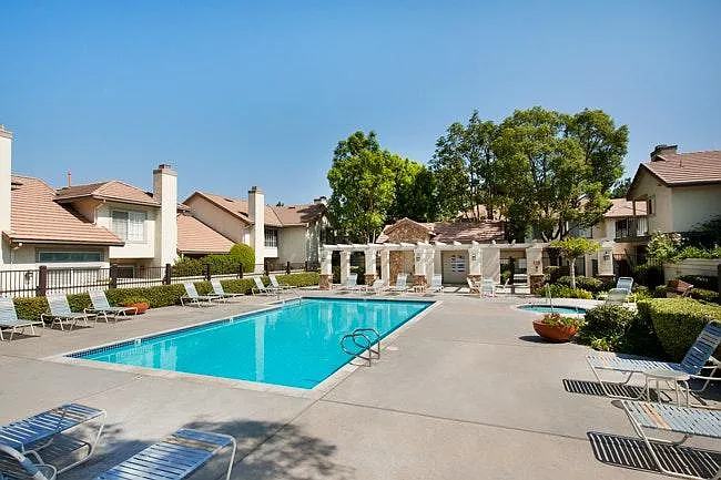 E Snapdragon Lane, Anaheim — Photo 3