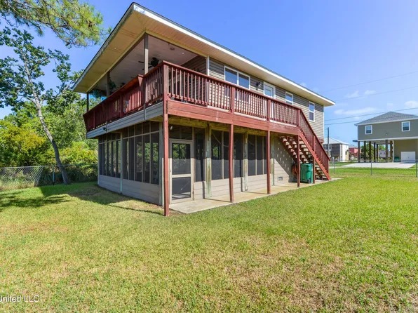 4015 Cardinal St, Bay Saint Louis, MS 39520