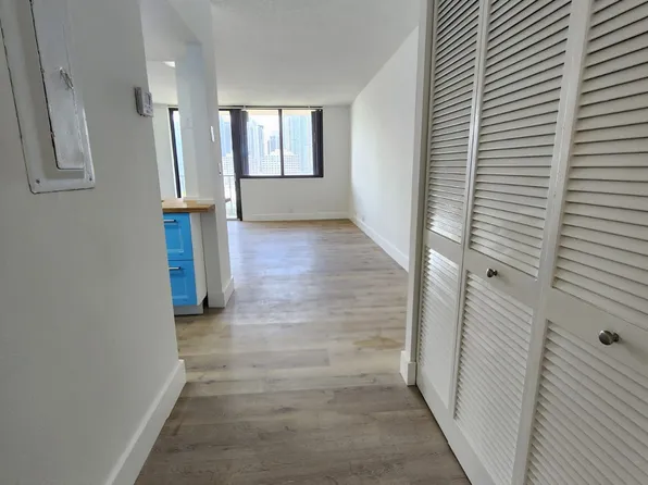 520 Brickell Key Dr, Miami, FL