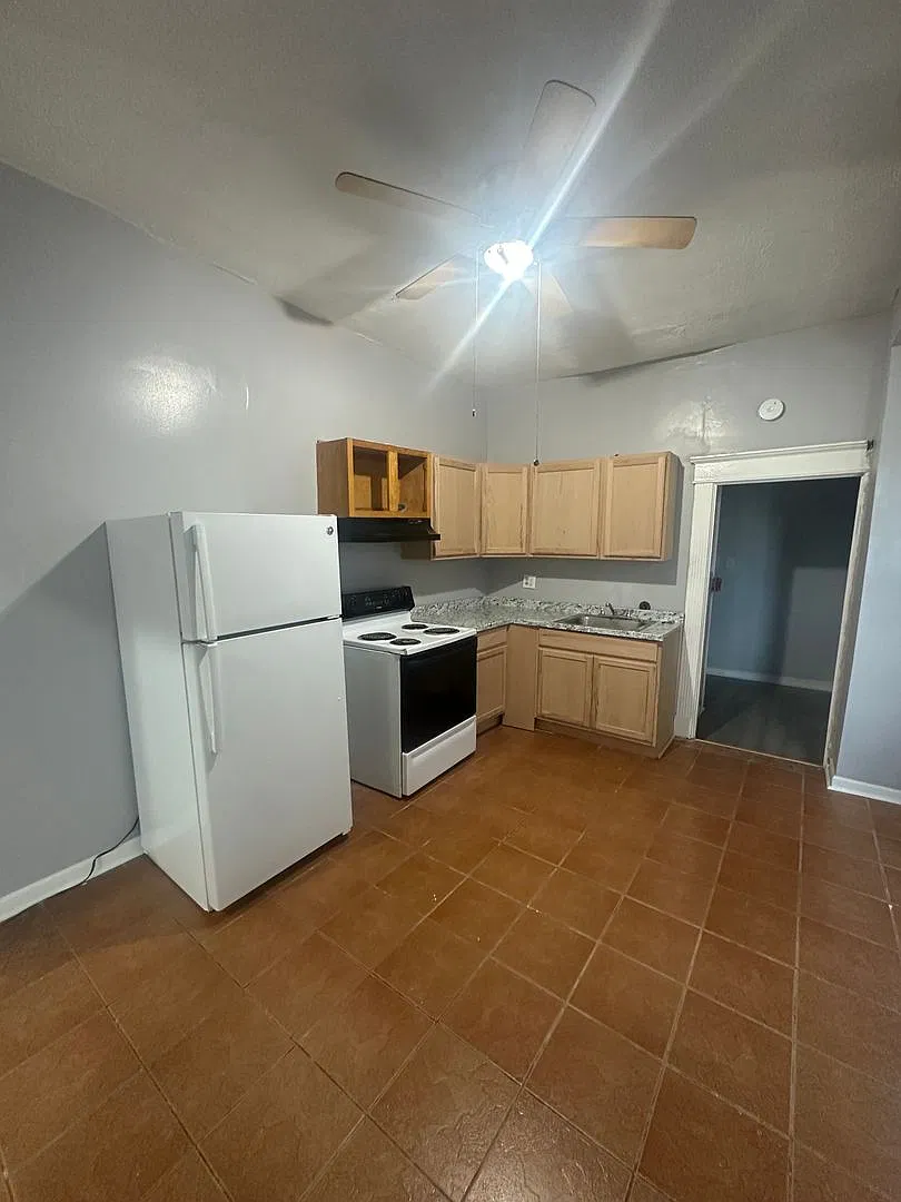 4522 North Broad Street — Photo 4
