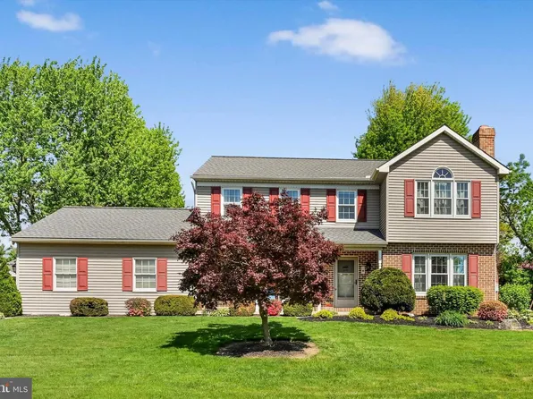 30 Edgewood Dr, Lititz, PA 17543