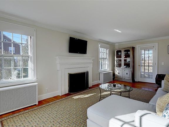 5th image of 166 Hoyt Ave
