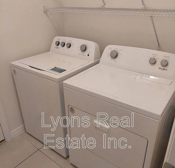 326 SW 24th Pl — Photo 15
