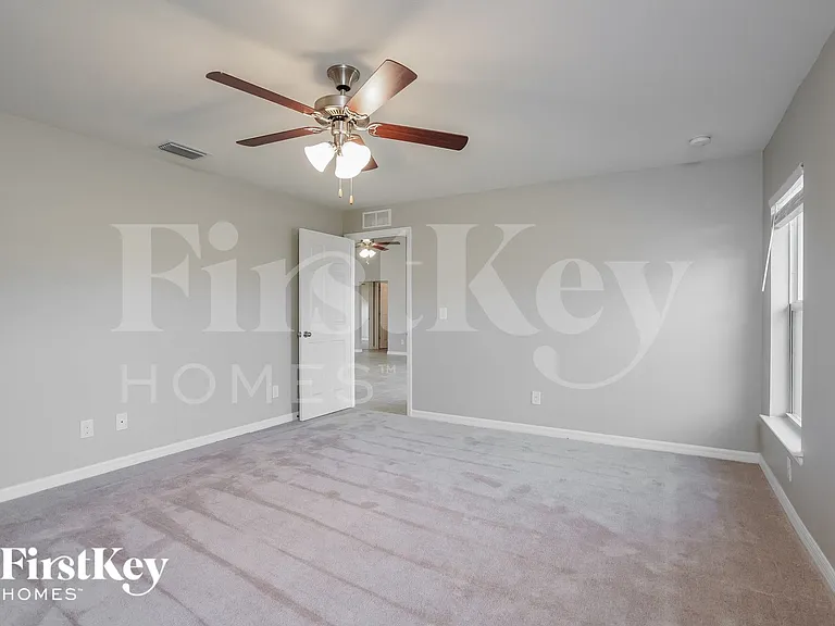 1139 SW 29th St — Photo 8