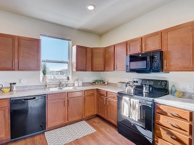 1120 N Windsor Ave — Photo 18