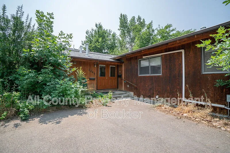 1045 Toedtli Dr