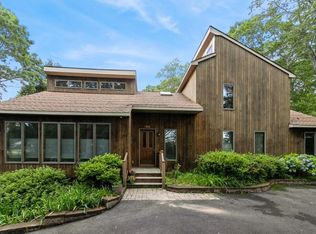 1572 Middle Rd, Calverton, NY 11933