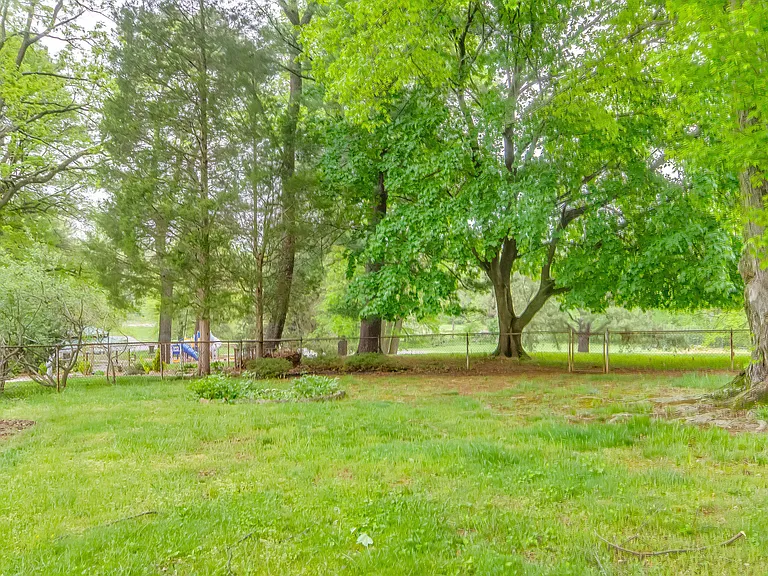 11705 Ashley Dr — Photo 11