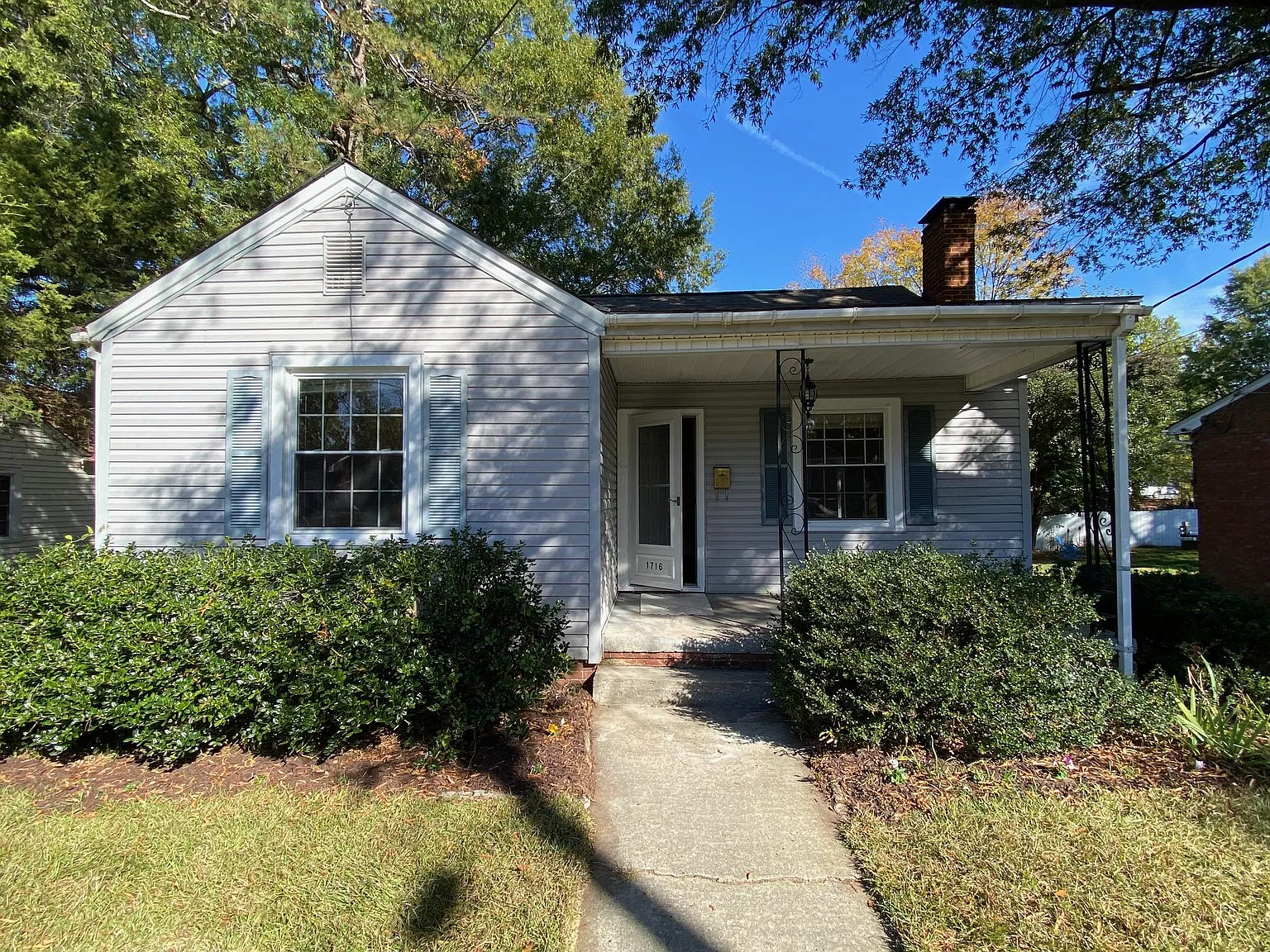 1716 Hedge Street — Photo 3