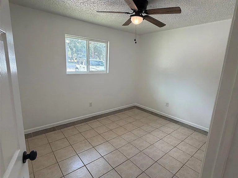 1301 Greenlawn Pkwy #A — Photo 9