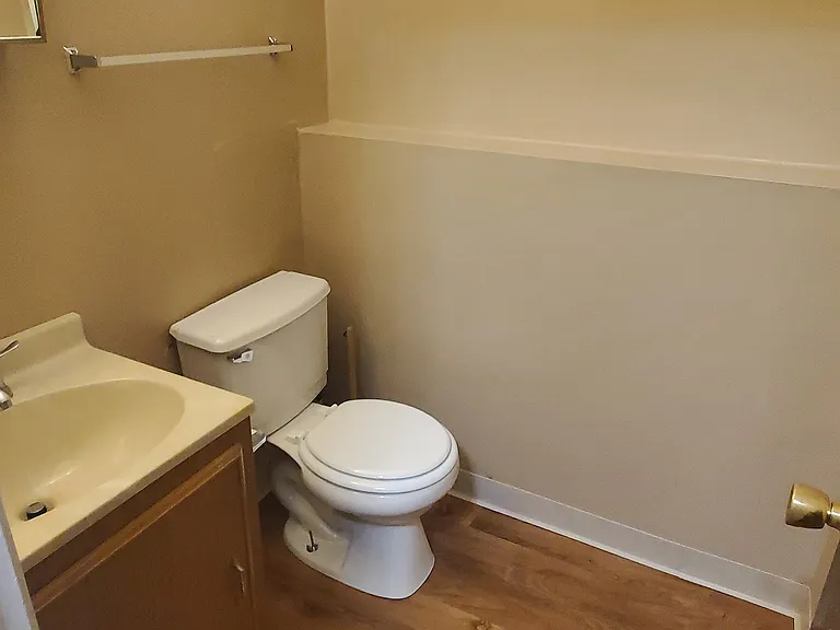 1310 E North St #28 — Photo 8