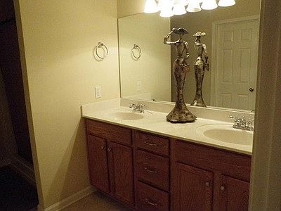 2nd image of 1083 Richmond Way