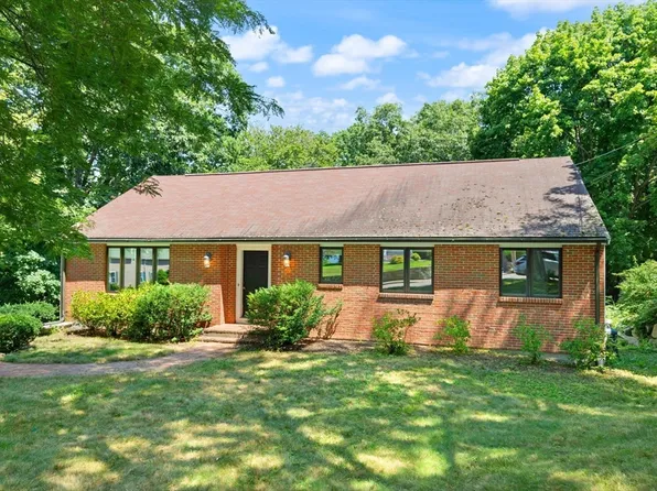 24 Minihans Ln, Quincy, MA 02169