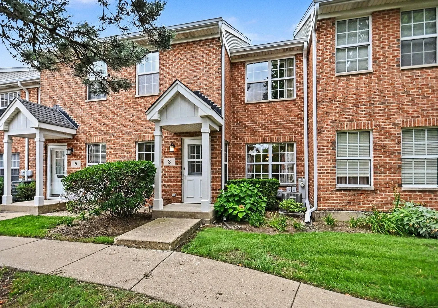 3 bed, 2.5 bath, 1482 sqft, $3,000 — Photo 1