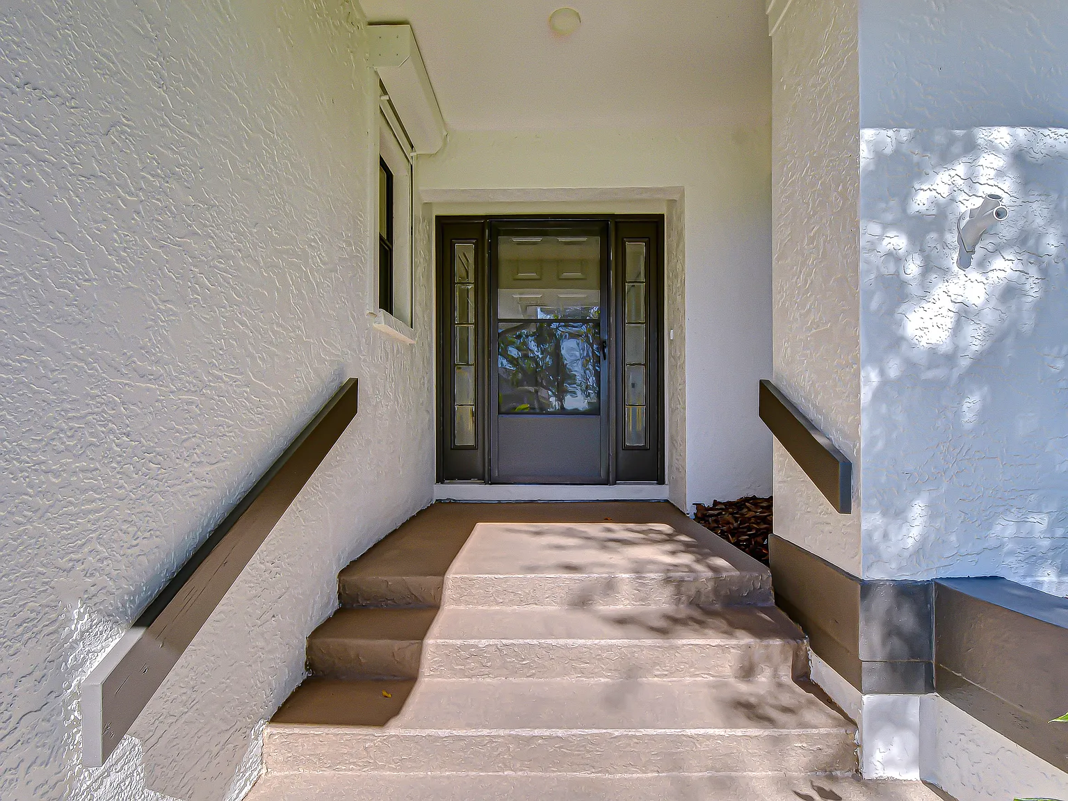 3 bed, 1872 sqft, $3,988 — Photo 2