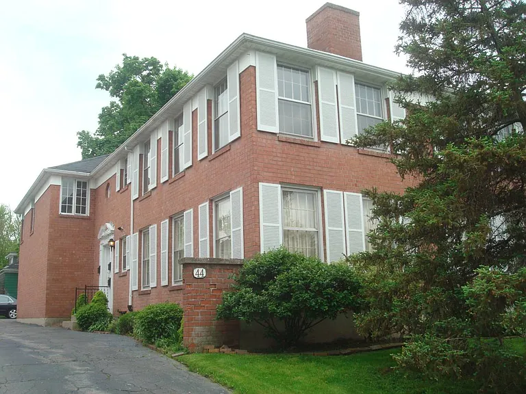 44 Flower St — Photo 1