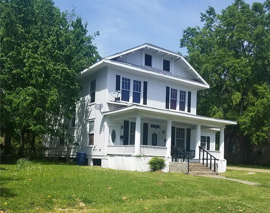 1st image of 1116 College St
