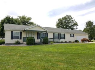 122 N Maple St, Stewardson, IL 62463