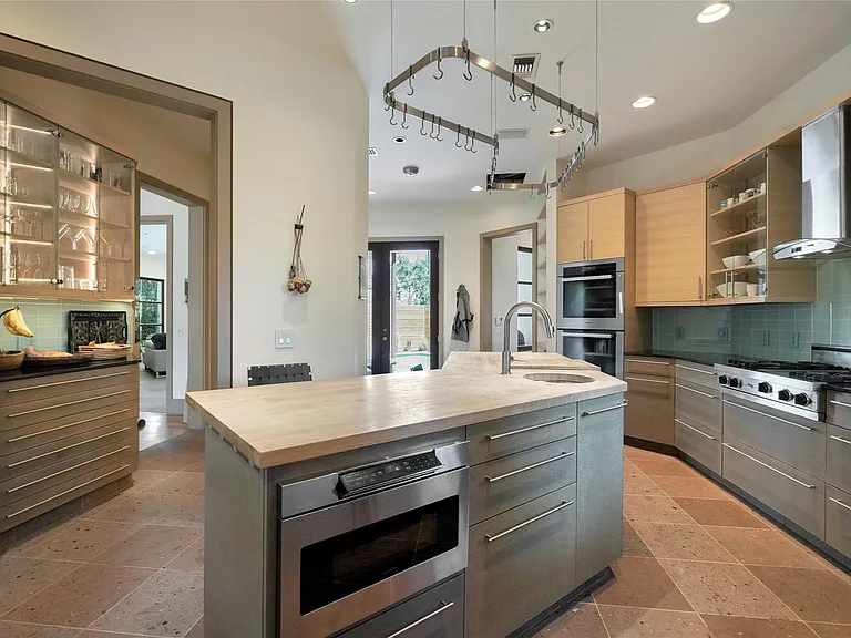 2225 Bolsover St — Photo 15