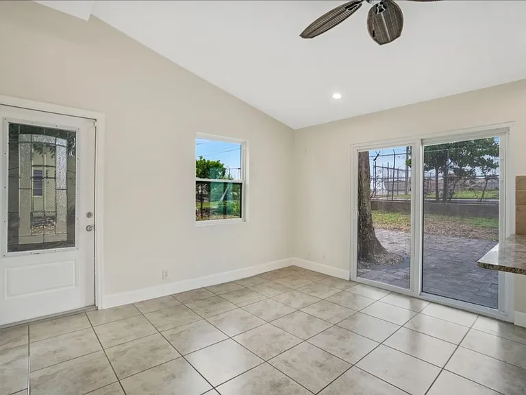 517 Sunrise Ct #B — Photo 4