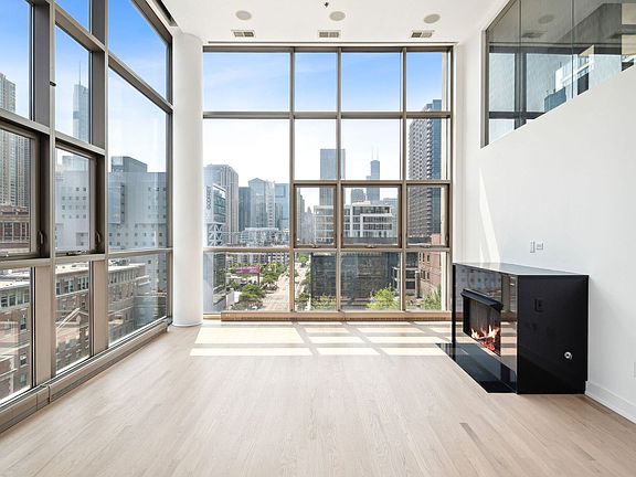 3rd image of 150 W Superior St #1004