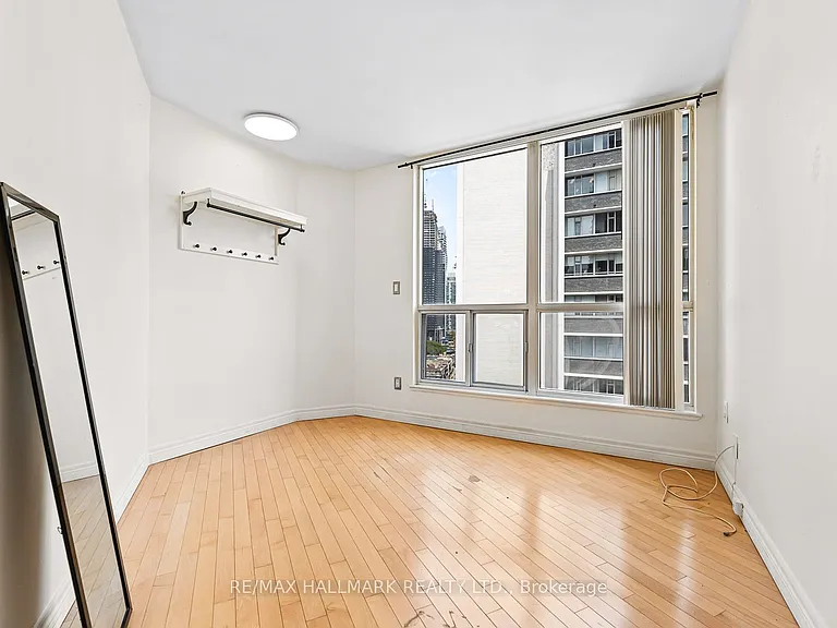 7 Carlton St #1813 — Photo 19