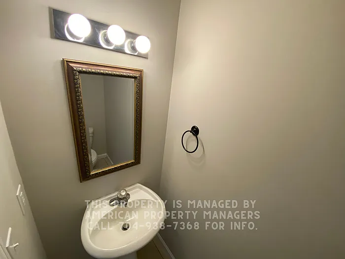 501 Martin Cir #D — Photo 4