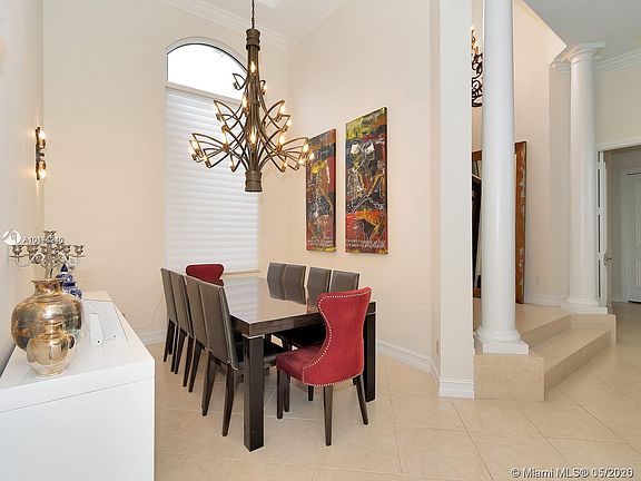 5th image of 10889 Blue Palm St #10889
