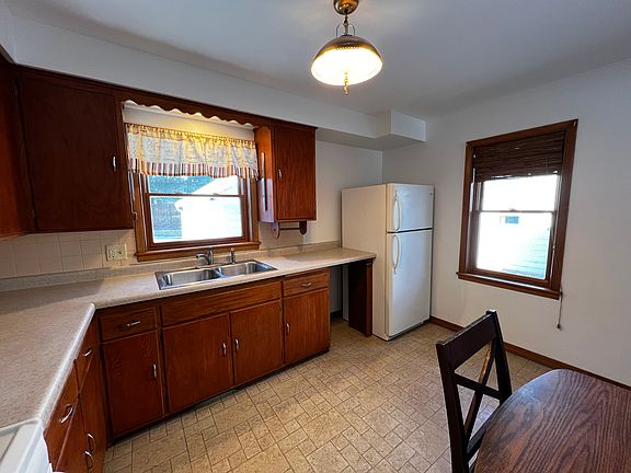 2nd image of 1734 Camus Ln