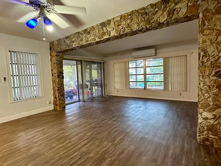 7000 SW 11th St — Photo 16