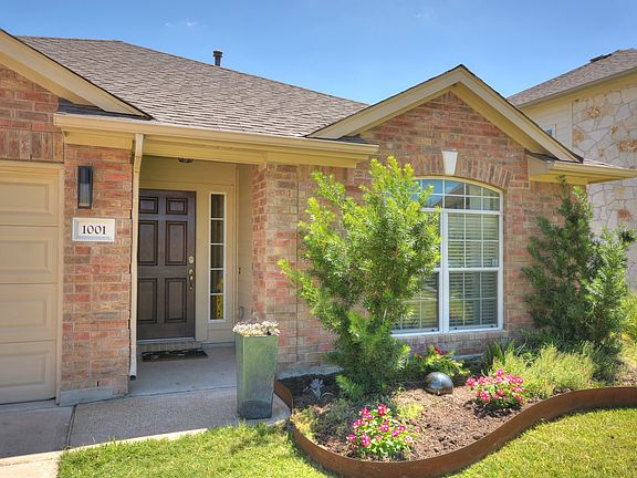 2nd image of 1001 Brighton Pl