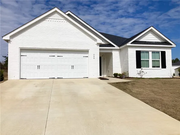 600 Yellowstone Dr, Opelika, AL 36804