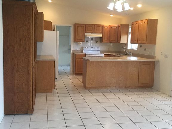 3rd image of 752 E Alvarado Ln