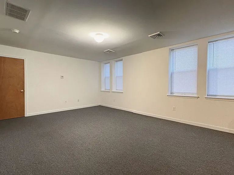 Osage Avenue Apartments — Photo 8