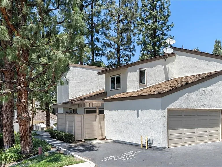 801 Vista Ct — Photo 1