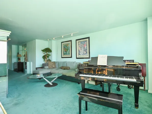 61-20 Grand Cent Parkway image 13 of 25