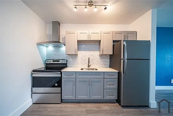 3721 SW 60th Ter — Photo 17
