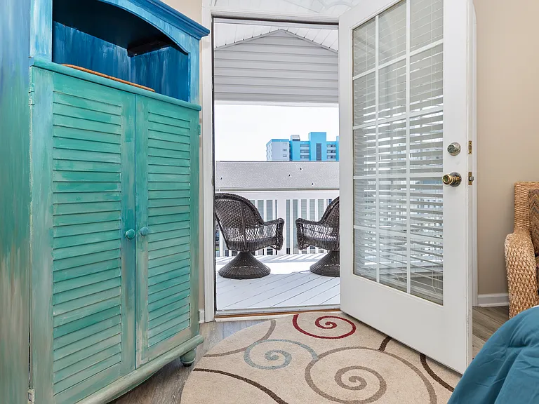 4612 Surf St #1 — Photo 8