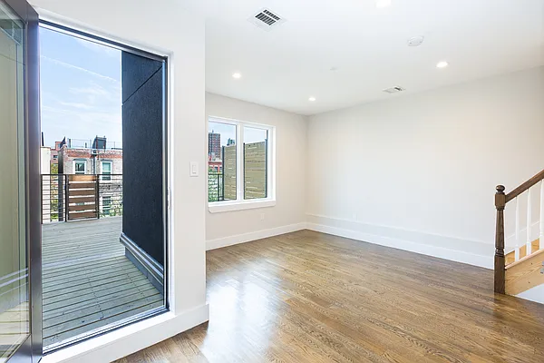 Rented by MNS | media 12