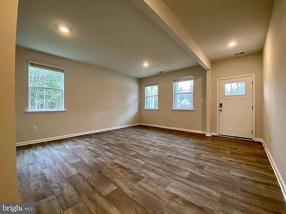 4th image of 491 Lena Ln