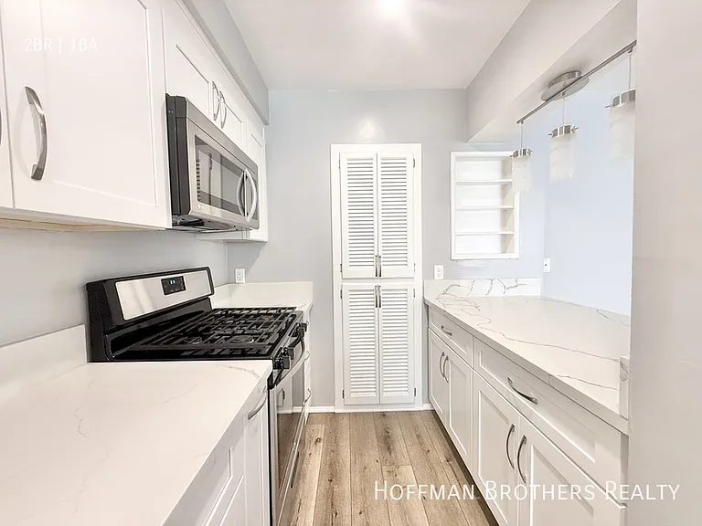 1220 N Harper Ave #10 — Photo 2