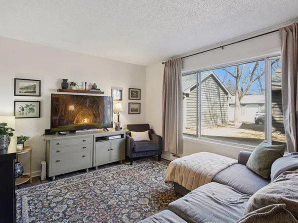 720 Village Rd #103, Chanhassen, MN 55317