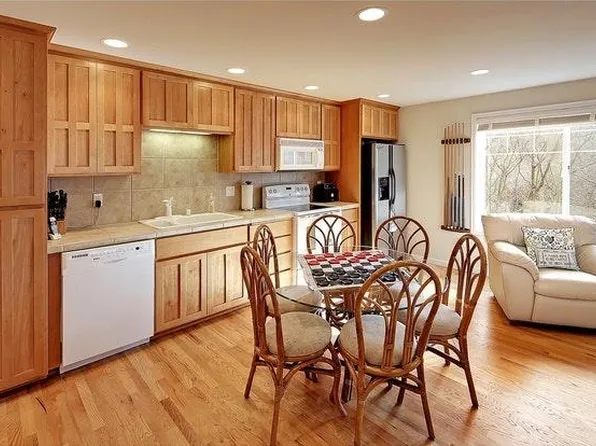 13773 SE 2nd St, Bellevue, WA 98005
