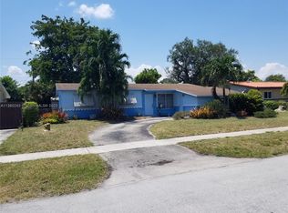 630 SW 68th Ter, Pembroke Pines, FL 33023