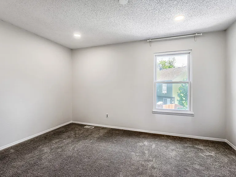 4177 Charleston Dr — Photo 12