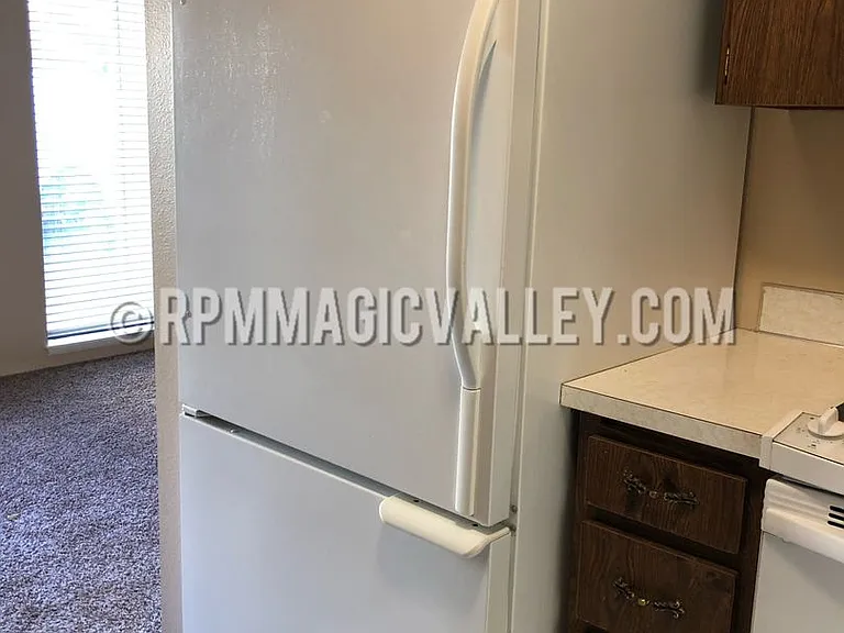 747 Meadows Dr #2 — Photo 7