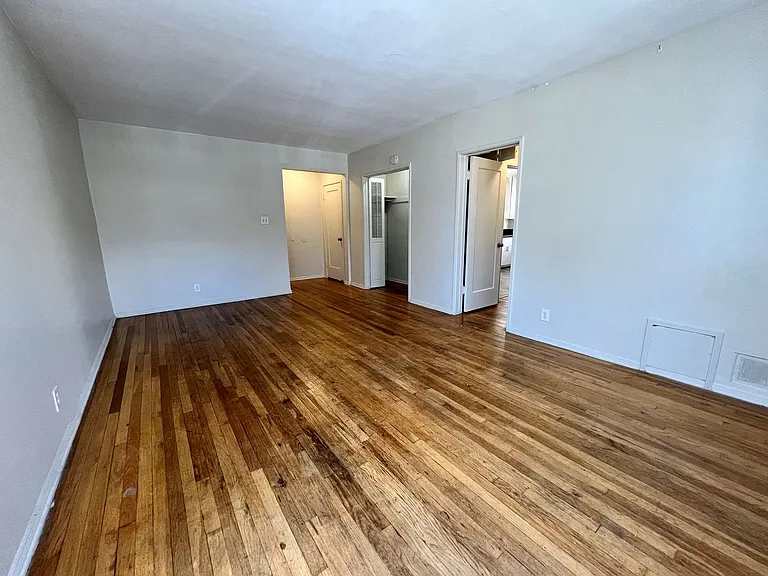 605 Kelton Ave — Photo 27